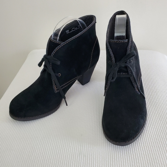 Clarks Bendables Suede Lace Up Block Heel Ankle Bootie - Picture 3 of 10